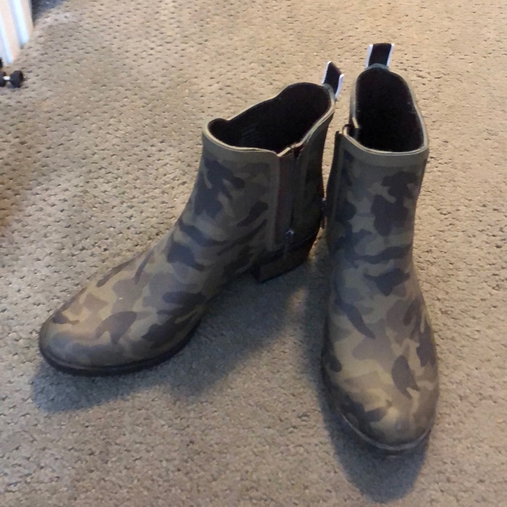 Rain booties 9